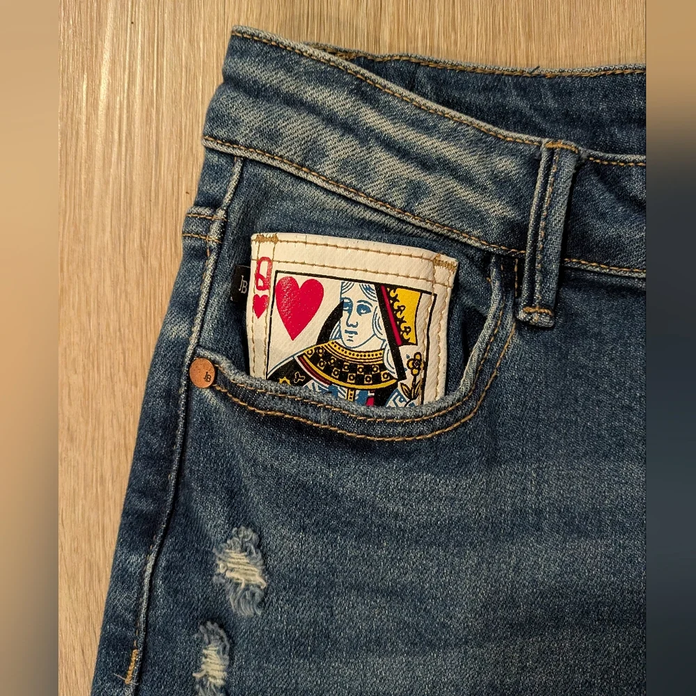 Judy Blue Jeans Women's 28 Boyfriend Fit Queen Of Hearts Stretch NWOT - Picture 5 of 16